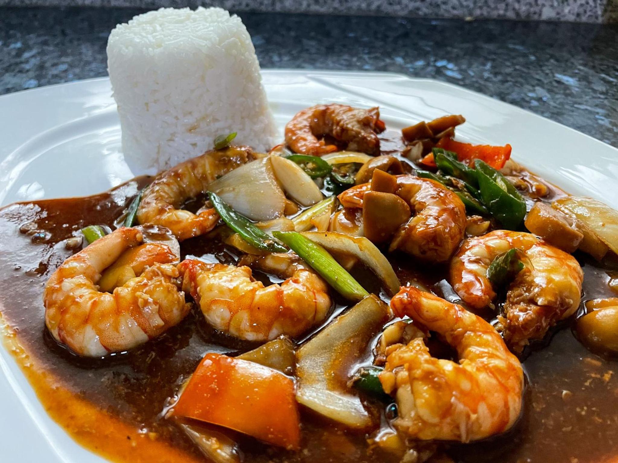 Lapu-Lapu Cottages & Restaurant