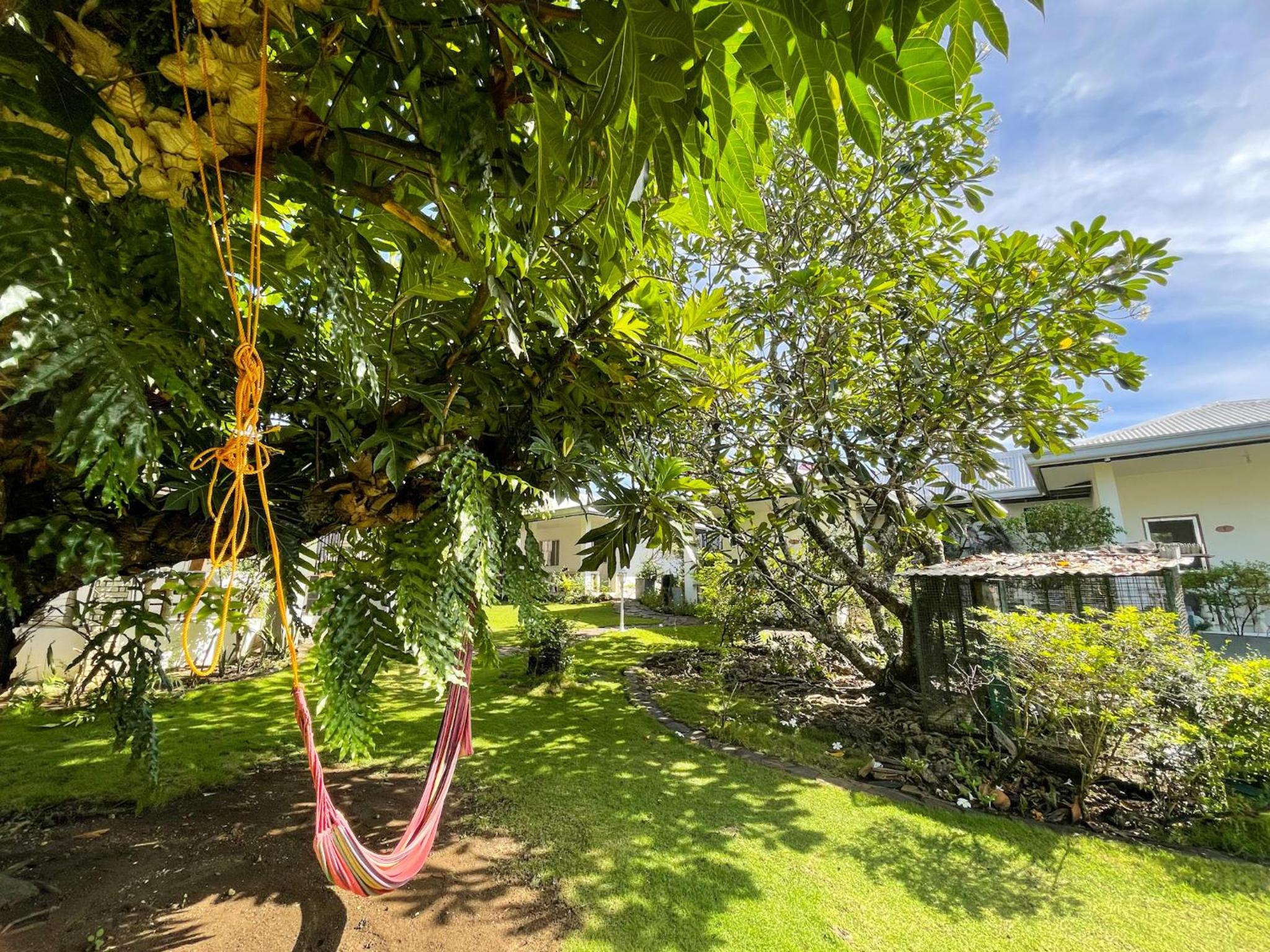 Lapu-Lapu Cottages & Restaurant