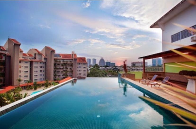 Peninsula Residences All Suite Hotel