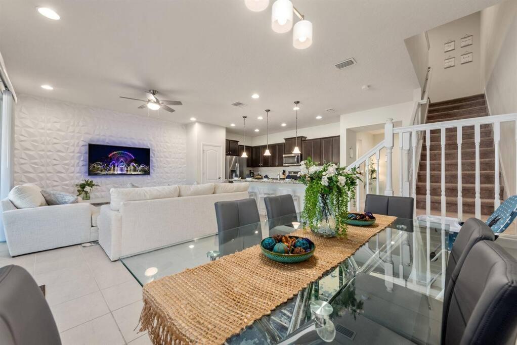 Amazing 5 Bedrooms Home With Pool/BBQ Near Disney view 4