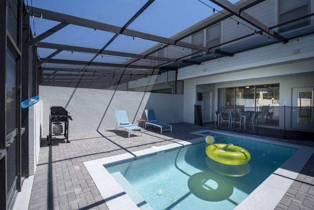 Amazing 5 Bedrooms Home With Pool/BBQ Near Disney view 3