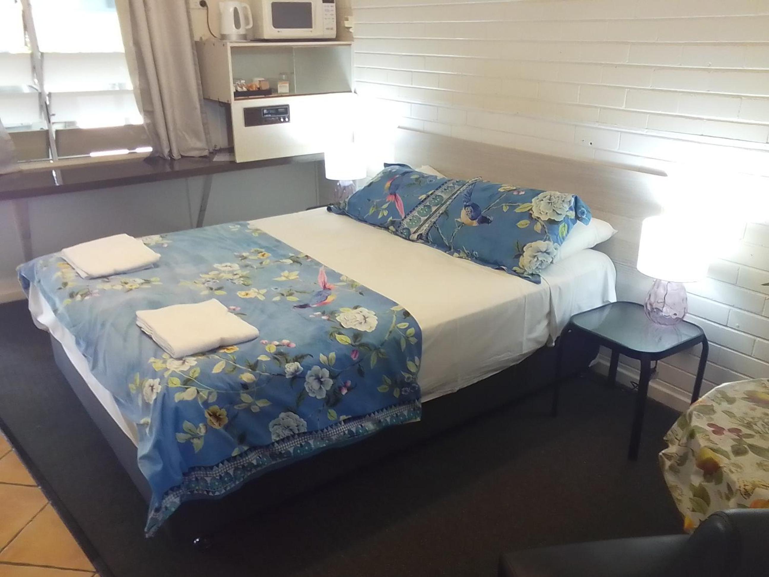 Paradise Motel