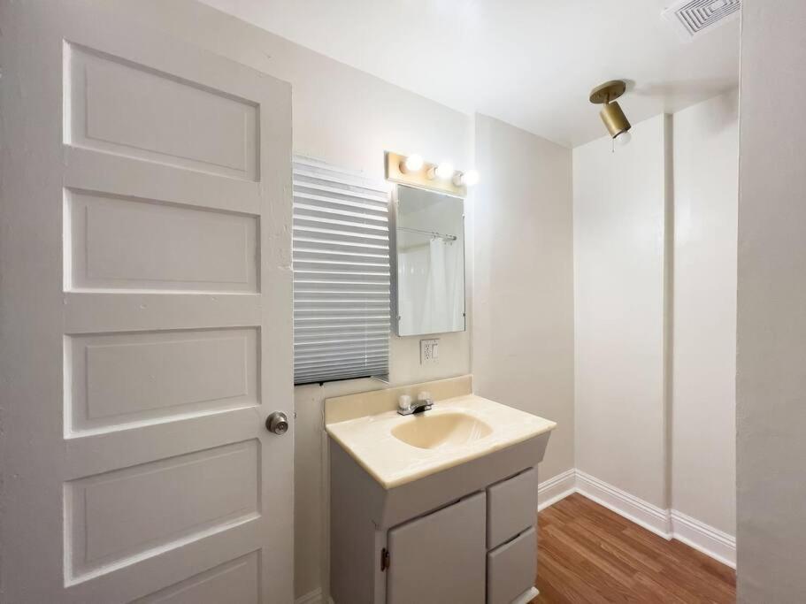 5 Bedroom Koreatown Charmer near DTLA