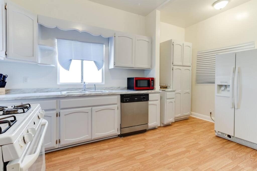 5 Bedroom Koreatown Charmer near DTLA