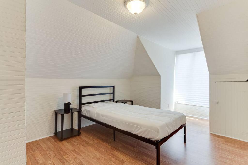 5 Bedroom Koreatown Charmer near DTLA