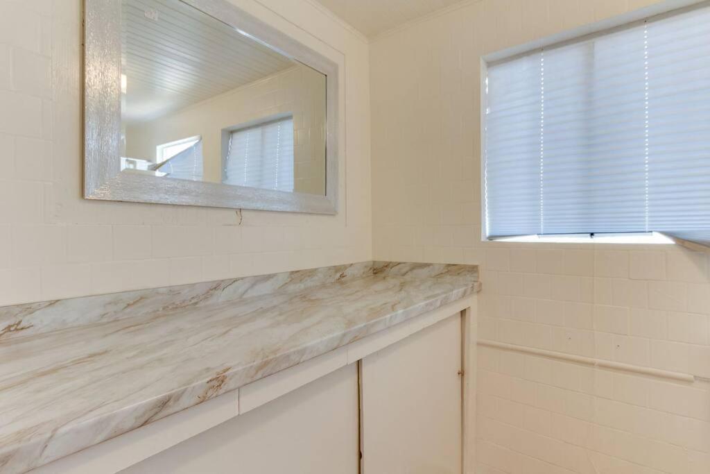 5 Bedroom Koreatown Charmer near DTLA