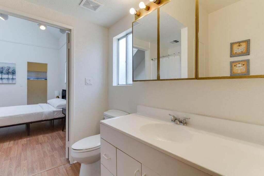 5 Bedroom Koreatown Charmer near DTLA