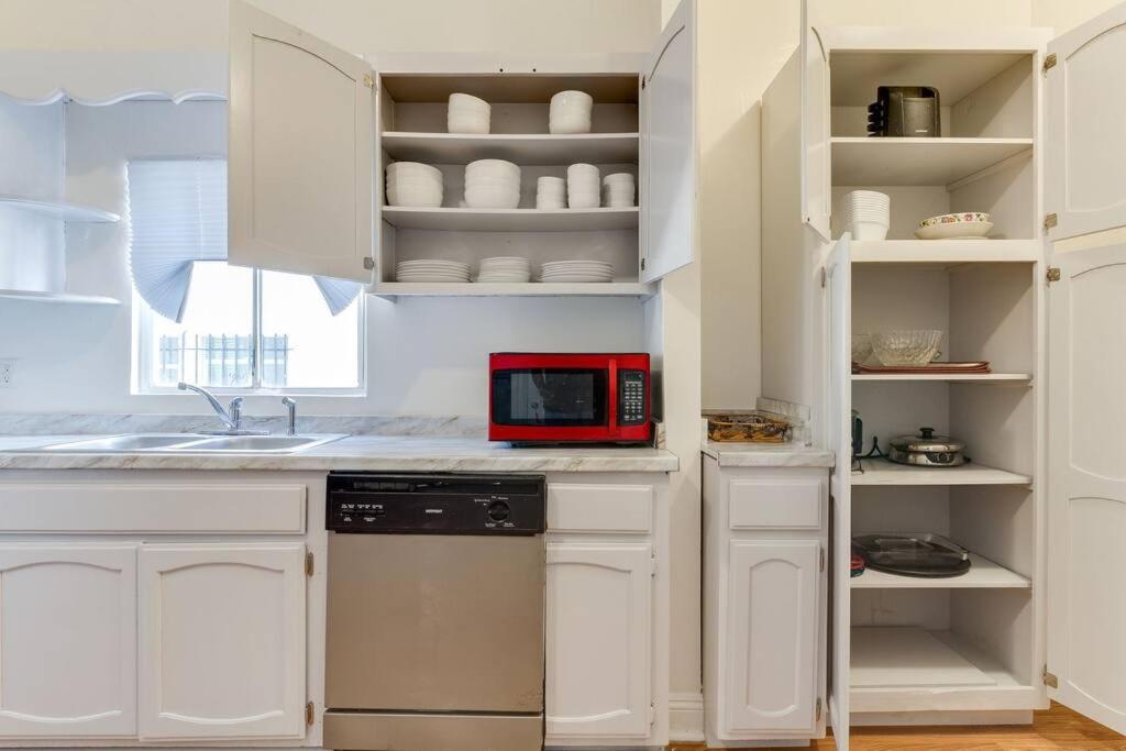 5 Bedroom Koreatown Charmer near DTLA