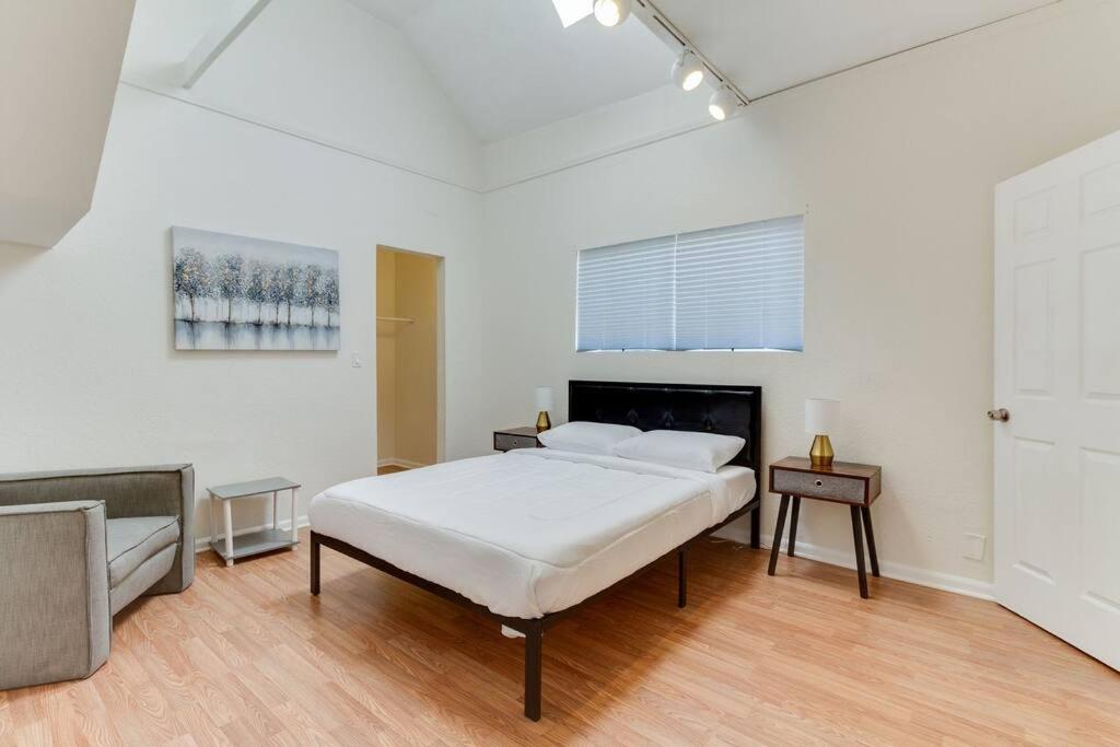 5 Bedroom Koreatown Charmer near DTLA