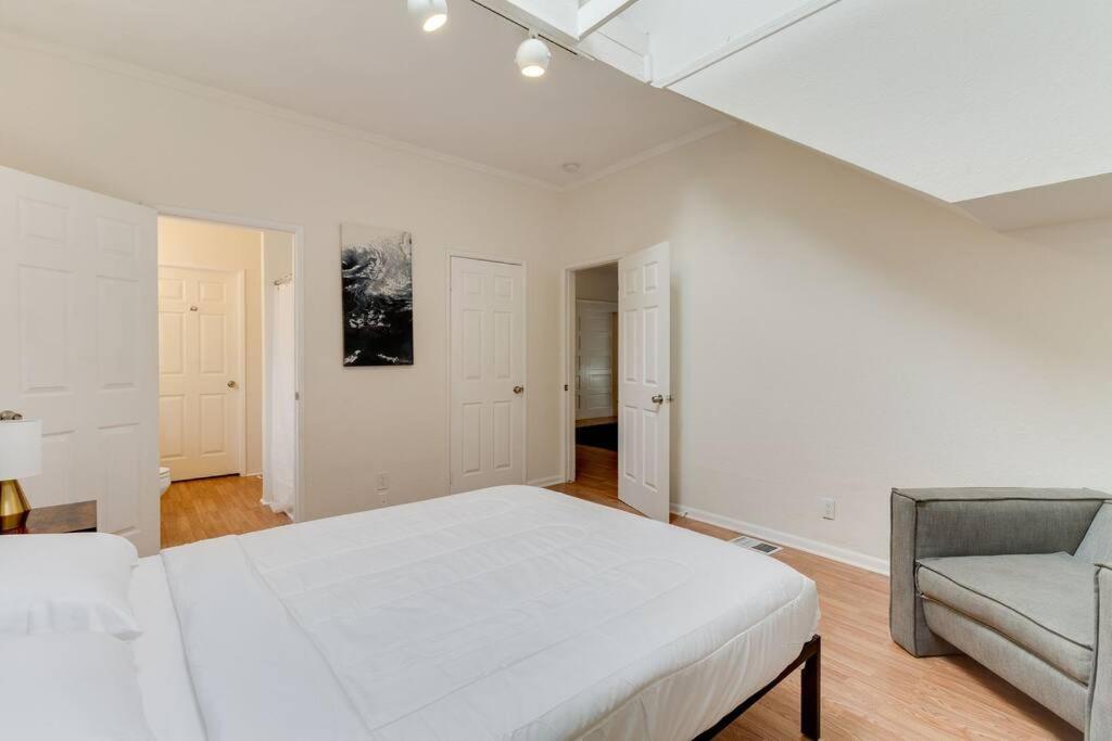 5 Bedroom Koreatown Charmer near DTLA