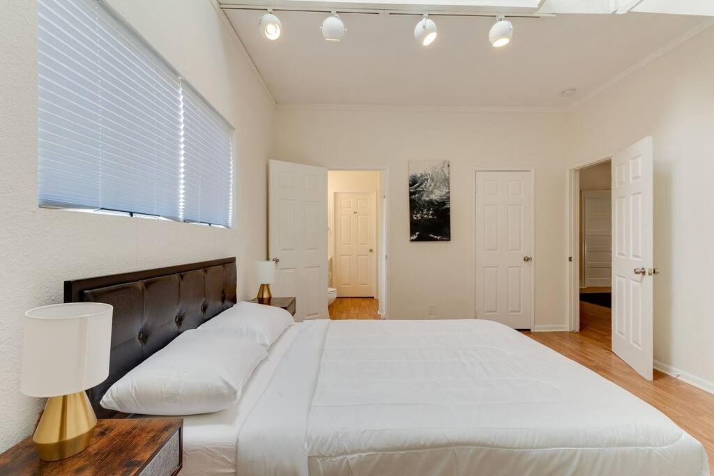5 Bedroom Koreatown Charmer near DTLA