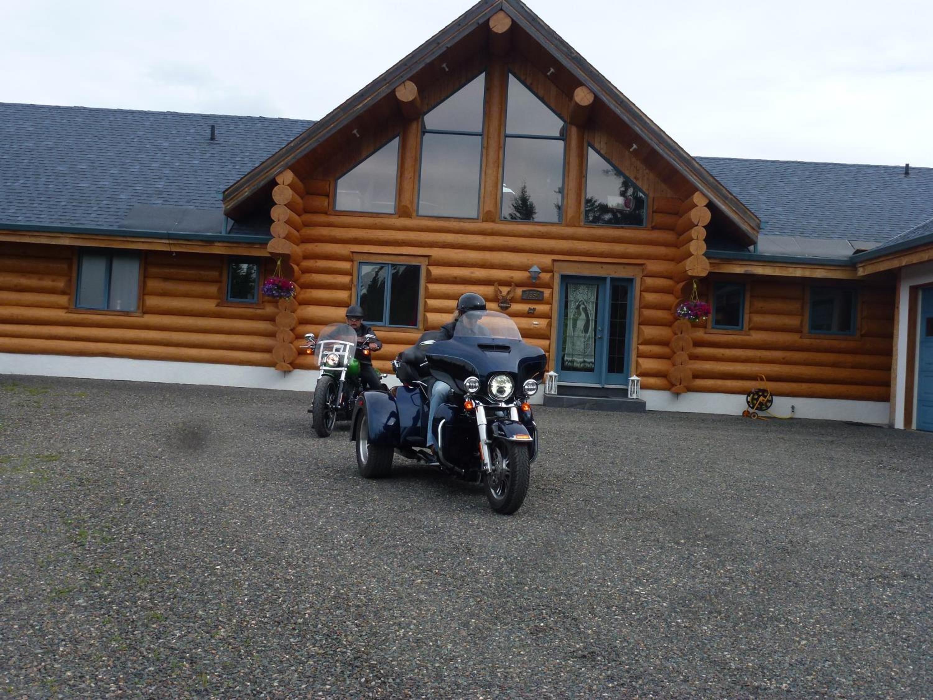 Little Black Bear Lodge/B&B
