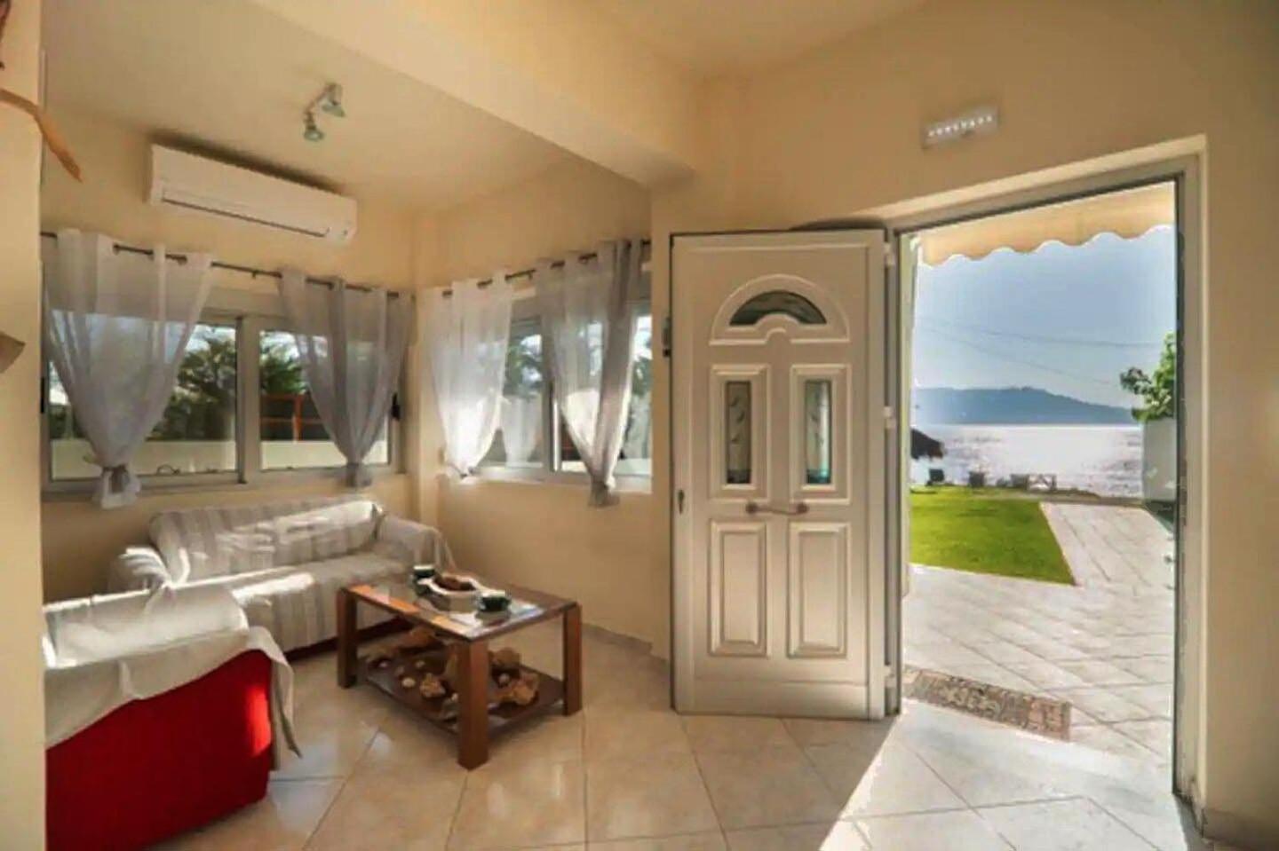House just on the beach -included 2 canoe and 2 bicycles view 4