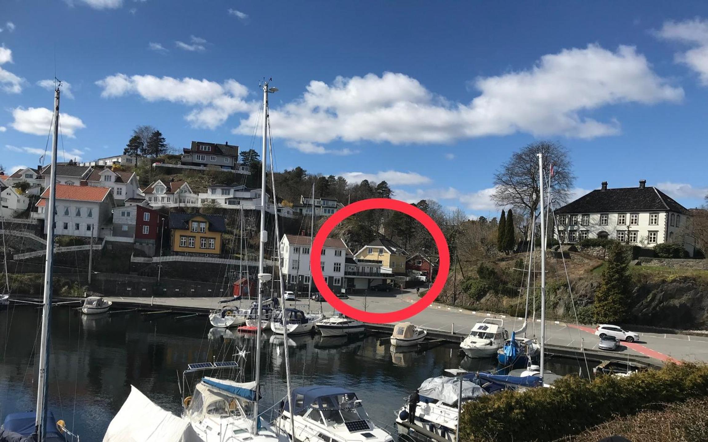 Fin leilighet, sentralt og sjønært,med parkering view 3