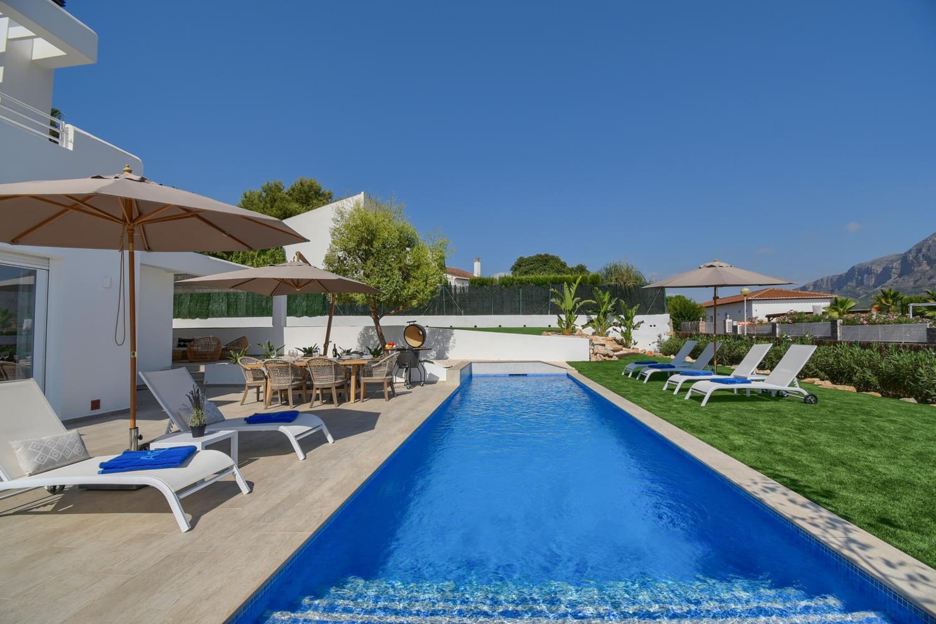 Abeto by Aguilarent photo 2