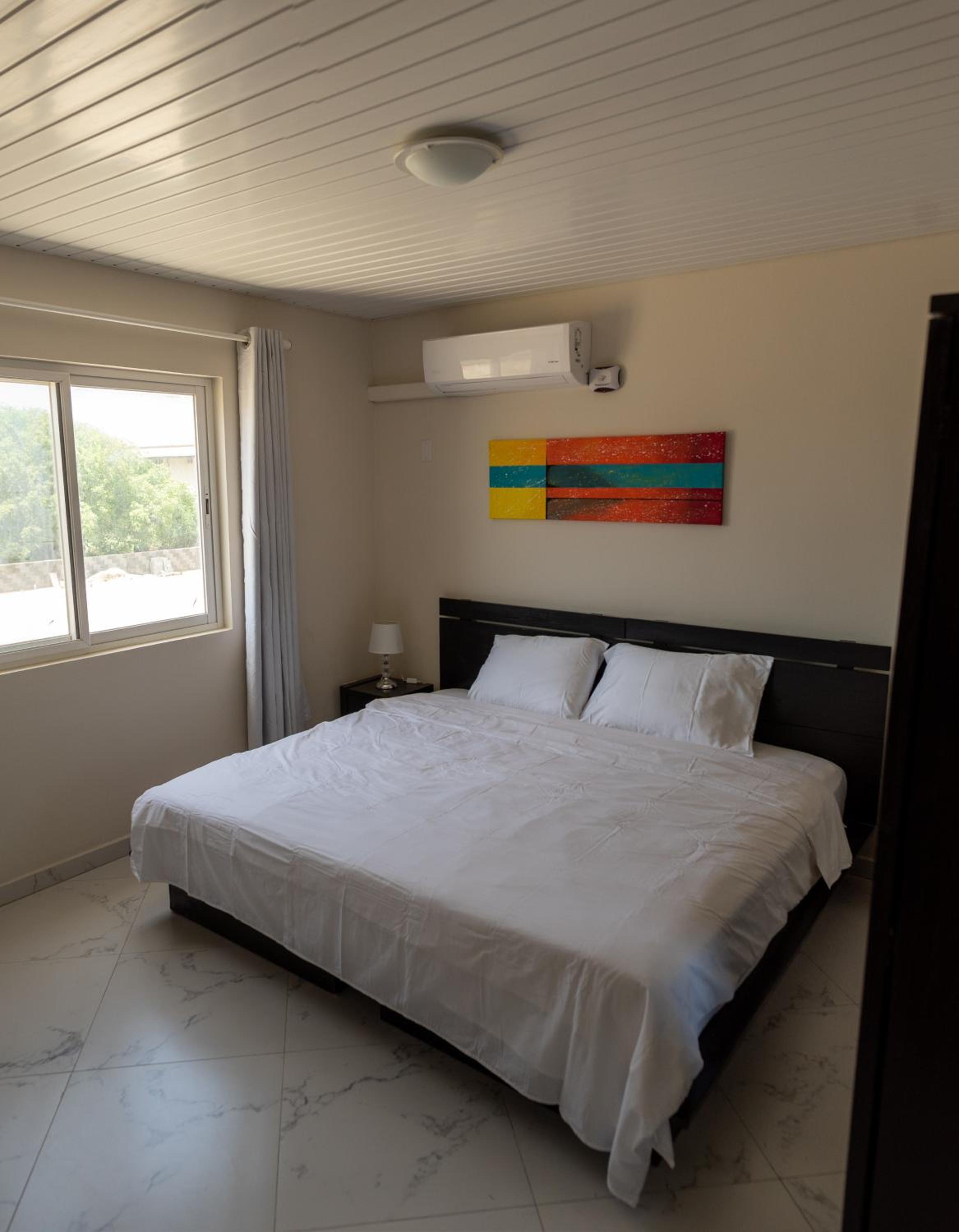 Elegant 2-bedroom apartment 2 km from Eagle beach