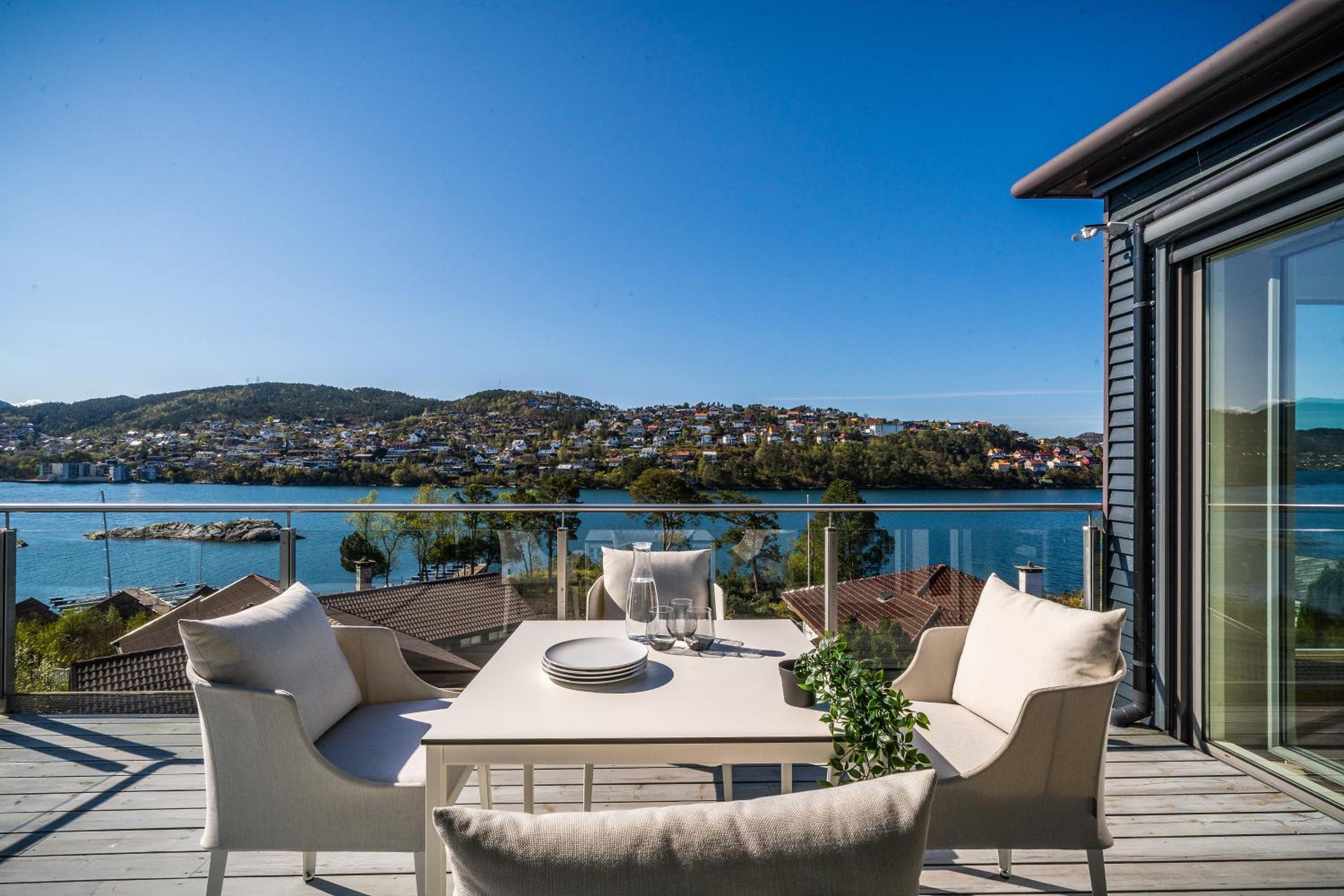 "Villa Bergen" 2min from beach & 10min from city centre view 4