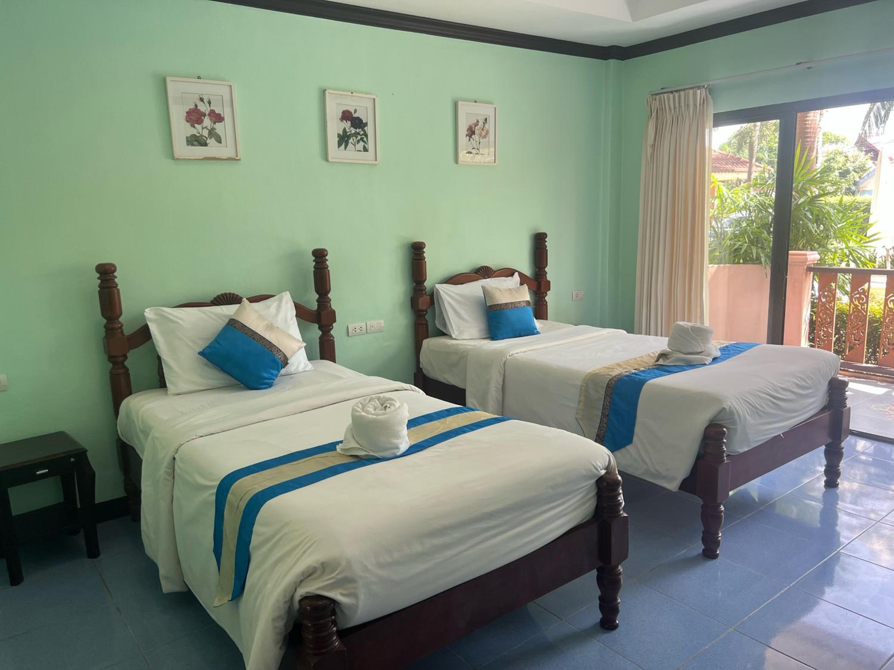 Lanta Seafront Resort