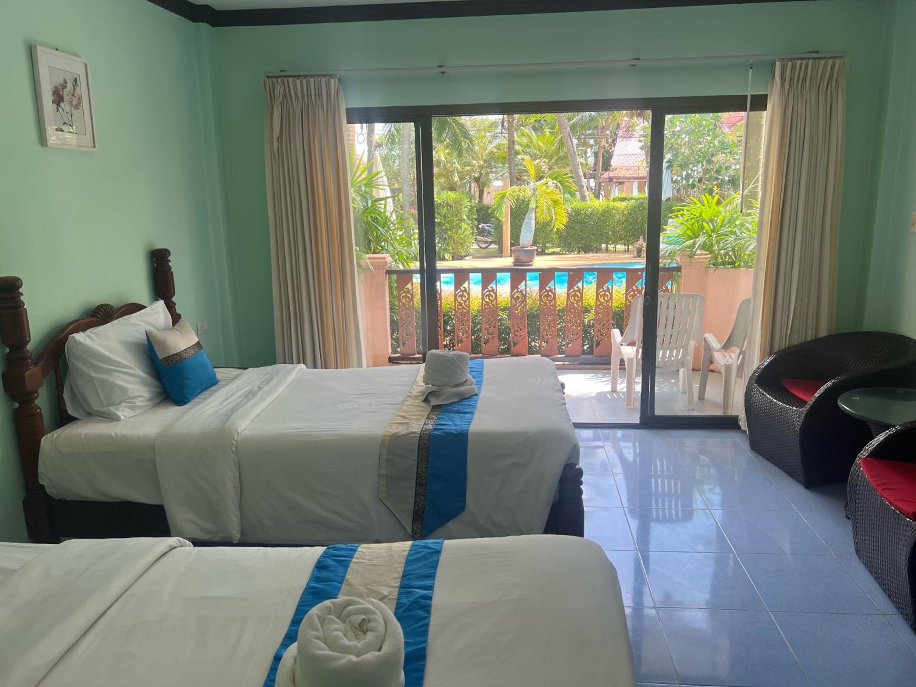 Lanta Seafront Resort