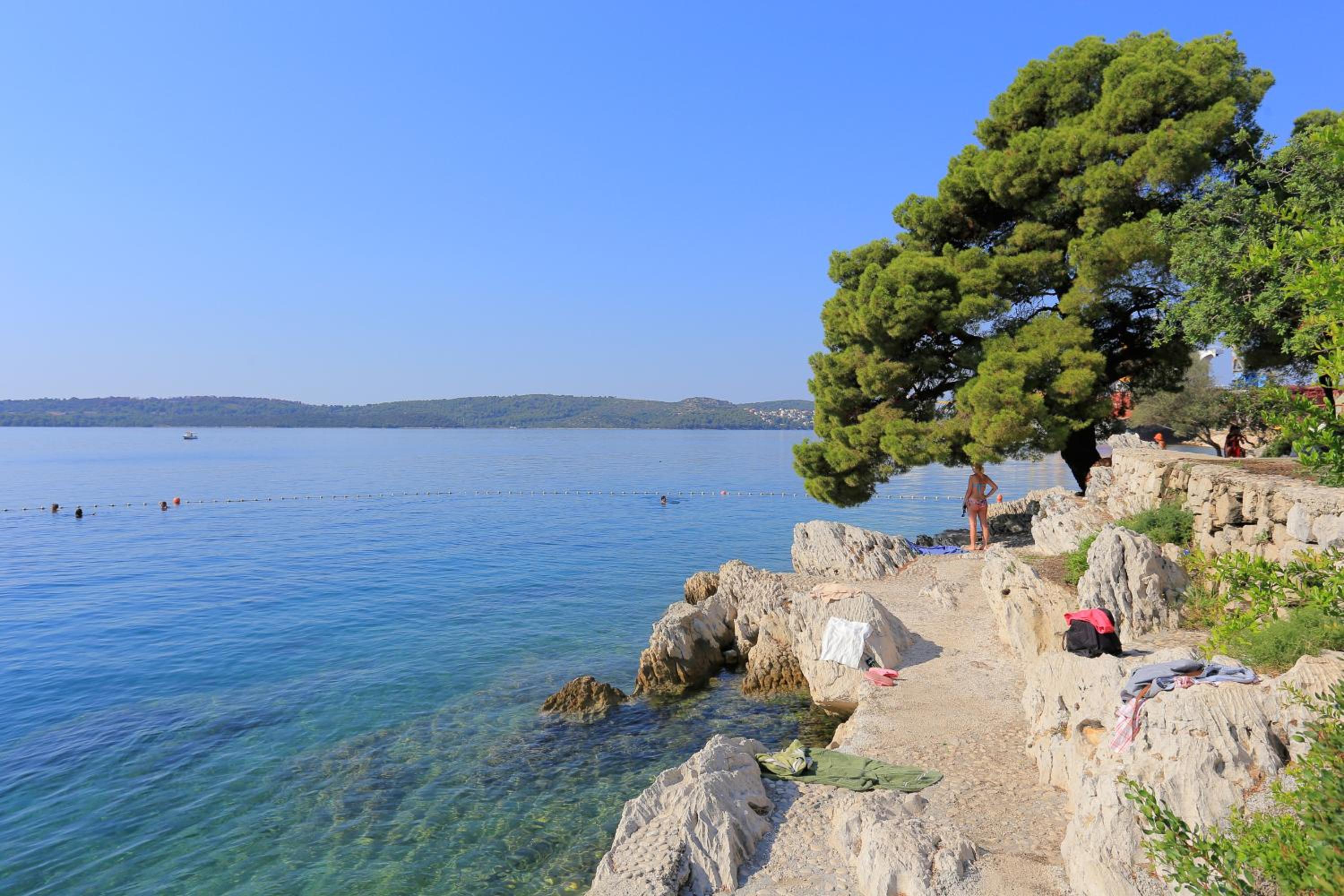 Apartments by the sea Trogir - 15517 view 3