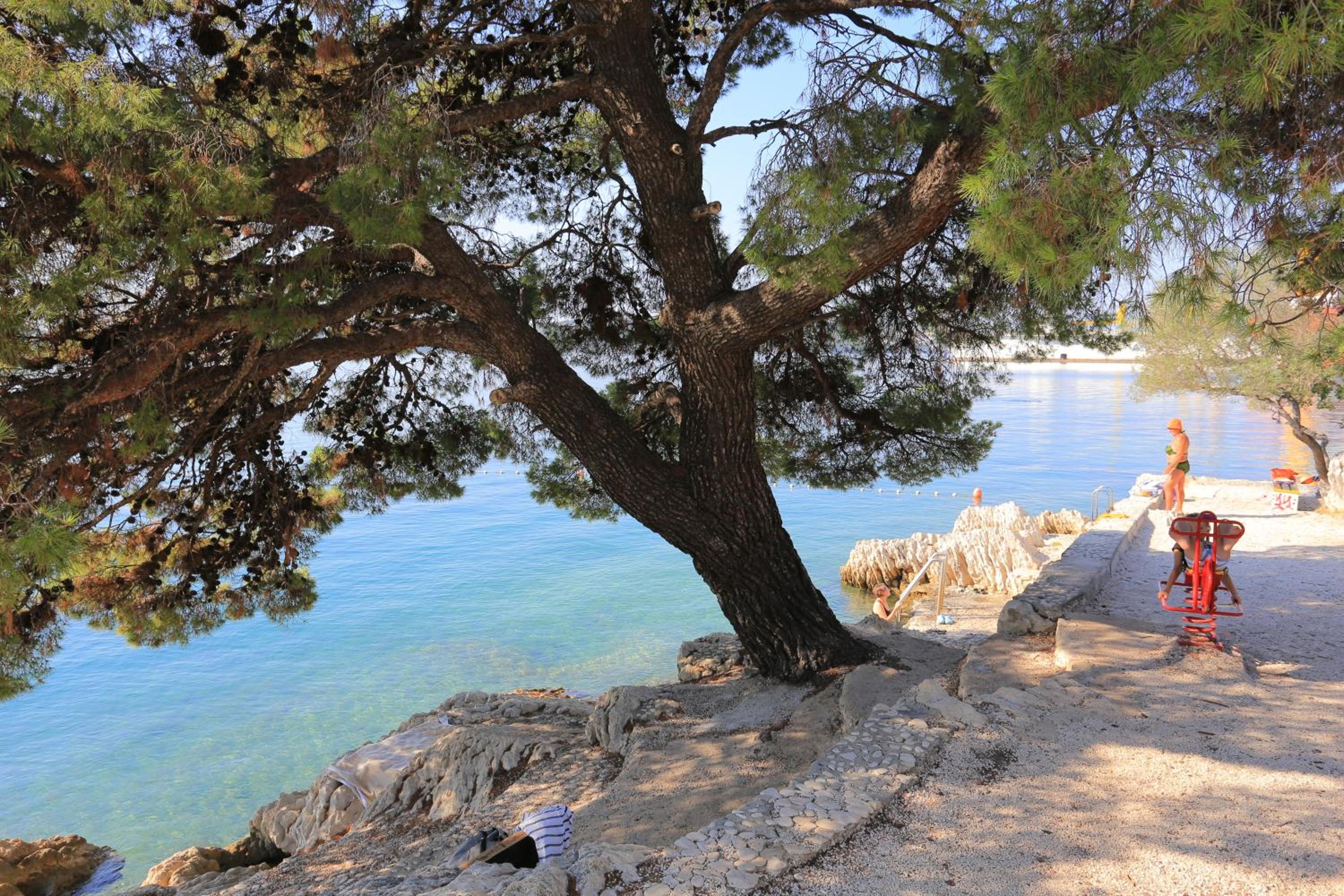Apartments by the sea Trogir - 15517 view 5