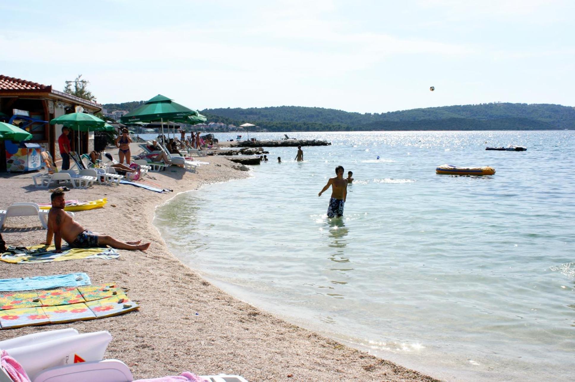 Family-friendly apartments with swimming pool Okrug Gornji, Ciovo - 18827 view 4