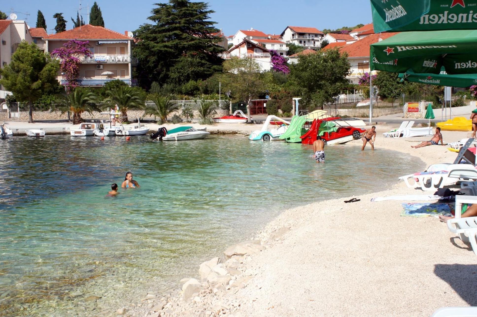 Family-friendly apartments with swimming pool Okrug Gornji, Ciovo - 18827 view 3