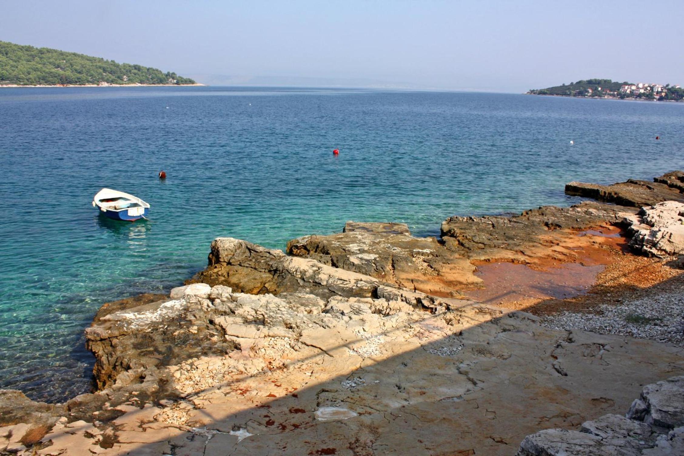Apartments by the sea Necujam, Solta - 18664 view 4