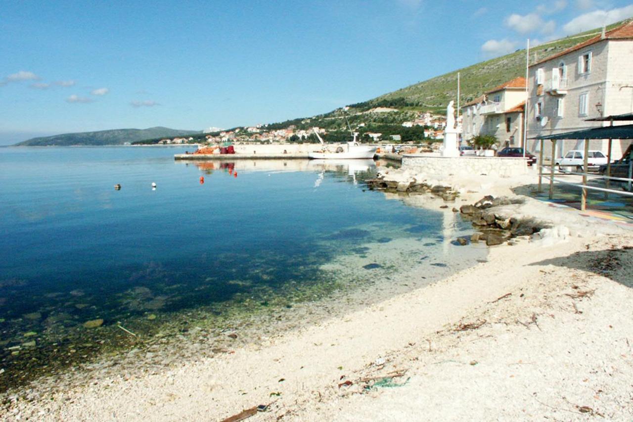 Apartments by the sea Trogir - 18879 view 3