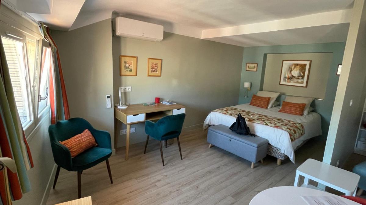 Au cœur du vieux Toulon au calme appartement rénové climatisé confortable étage élevé avec ascenseur proche parking et toutes commodités photo 5