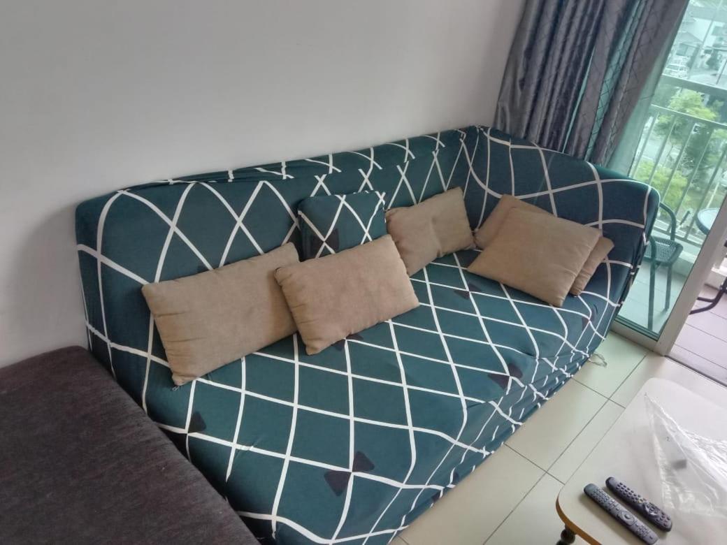 Cameron 3room Golden Hills