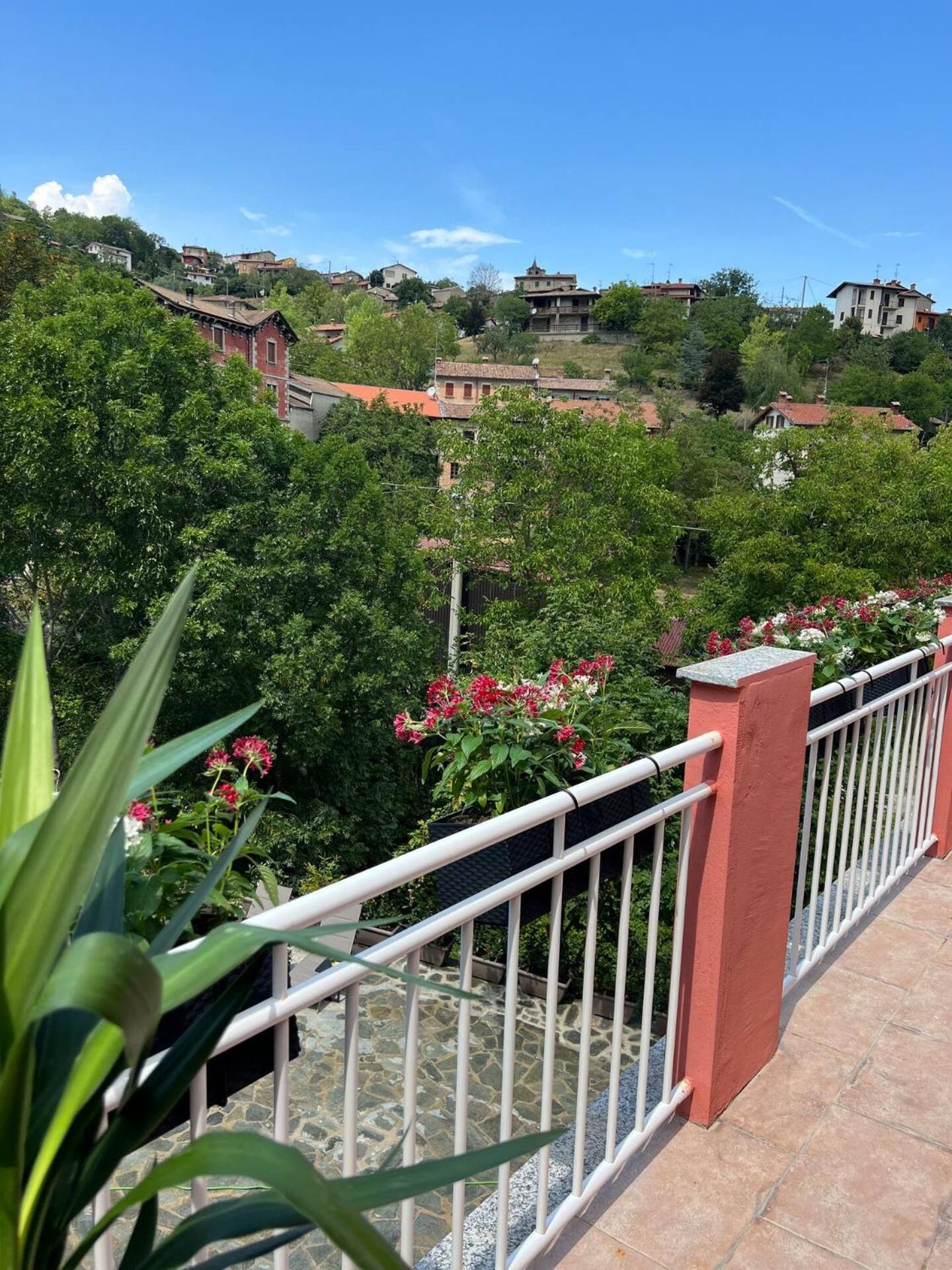 Cozy & Good Vibes Villa Castana. view 4