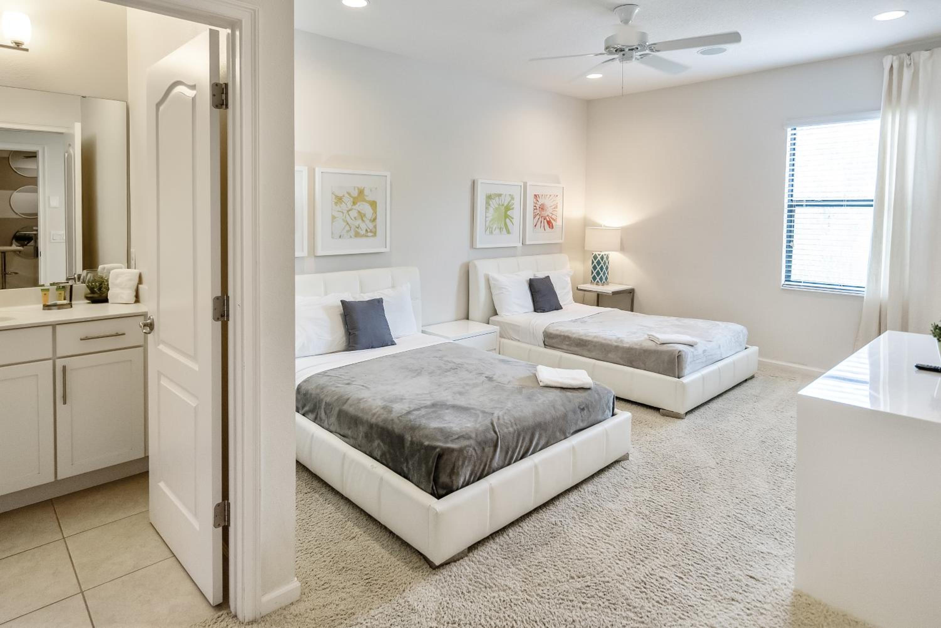 Veranda Palm Villa w Pool Game room near Disney