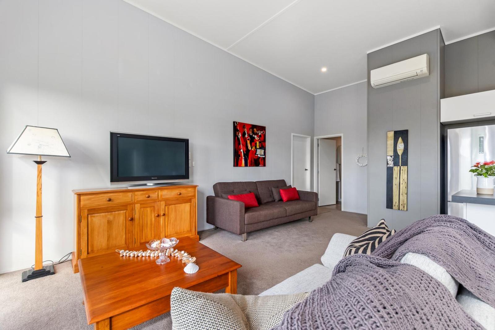 Sea View Cottage - Ruakaka Holiday Cottage view 5