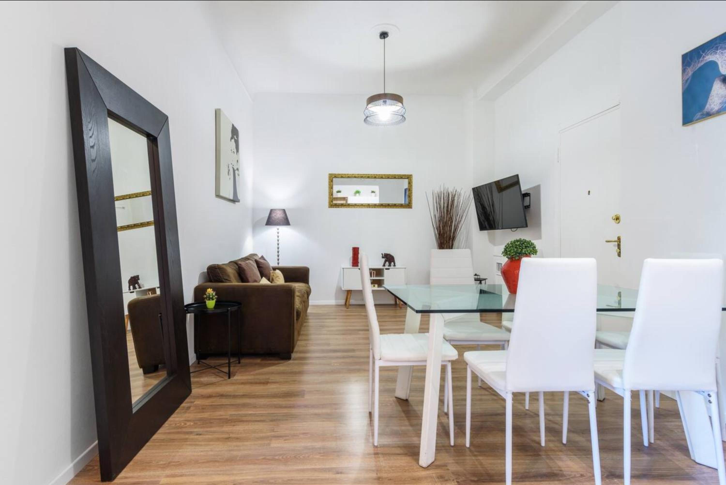 Luxury 4 bedrooms apartments Close to Duomo