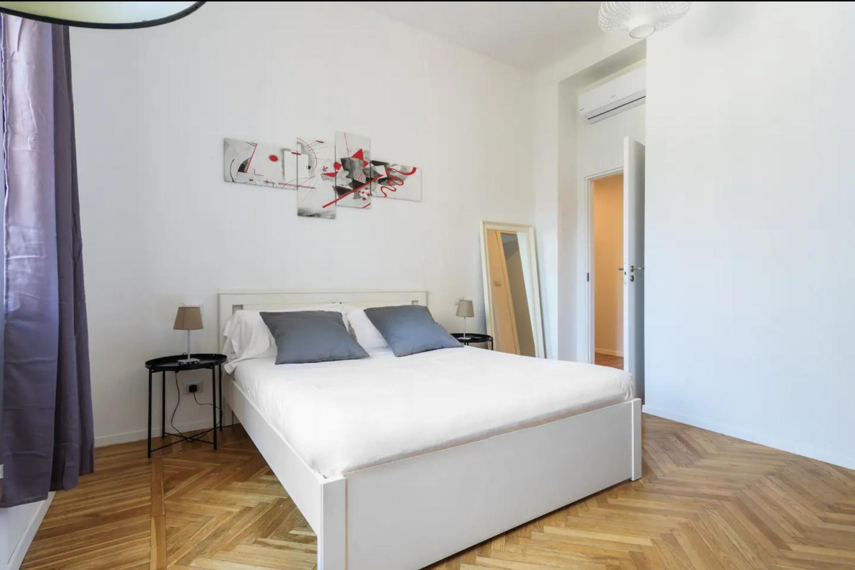 Luxury 4 bedrooms apartments Close to Duomo