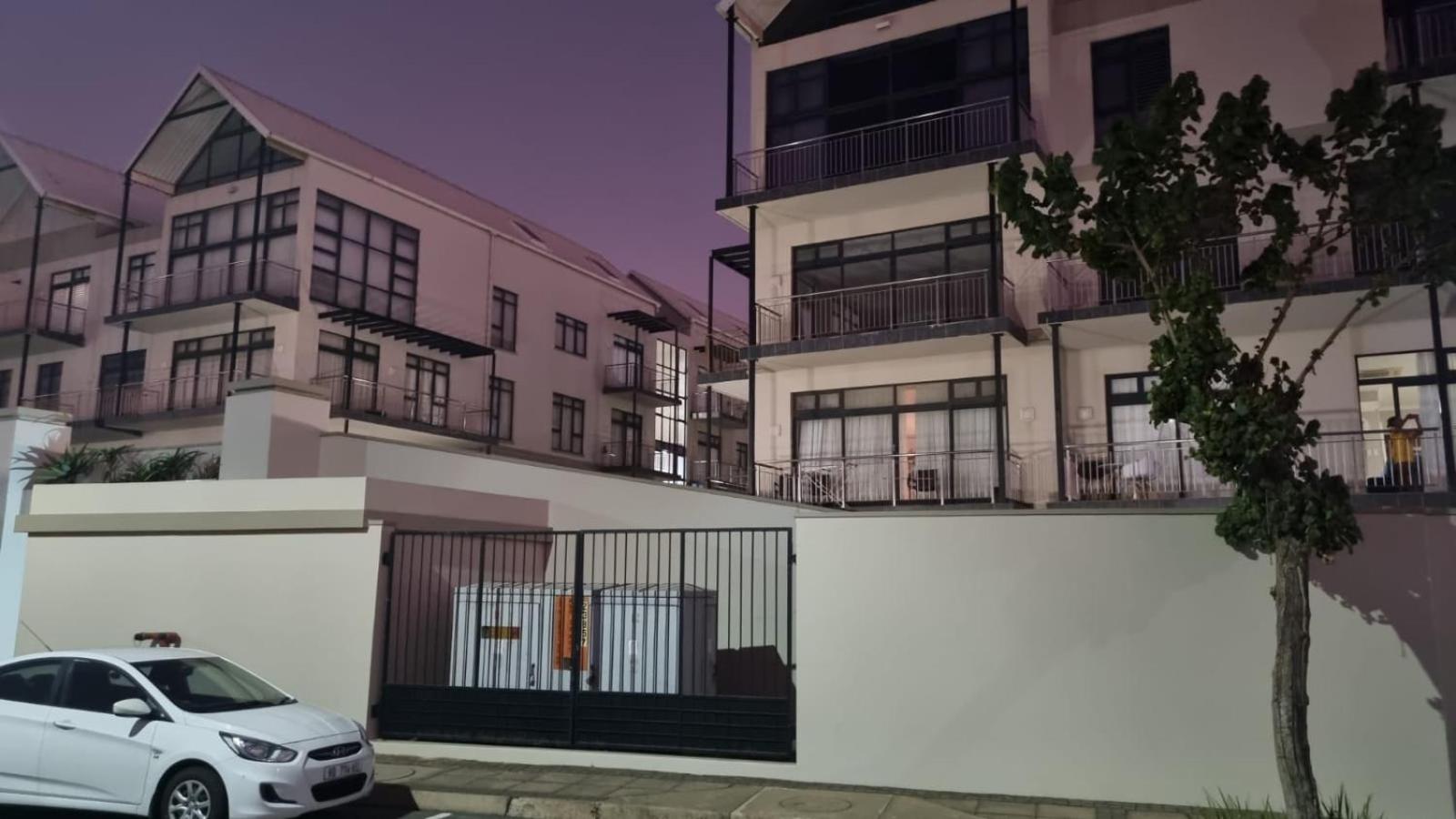 Accommodation Front - Homely 6 Sleeper with Canal Views near the Beach view 5