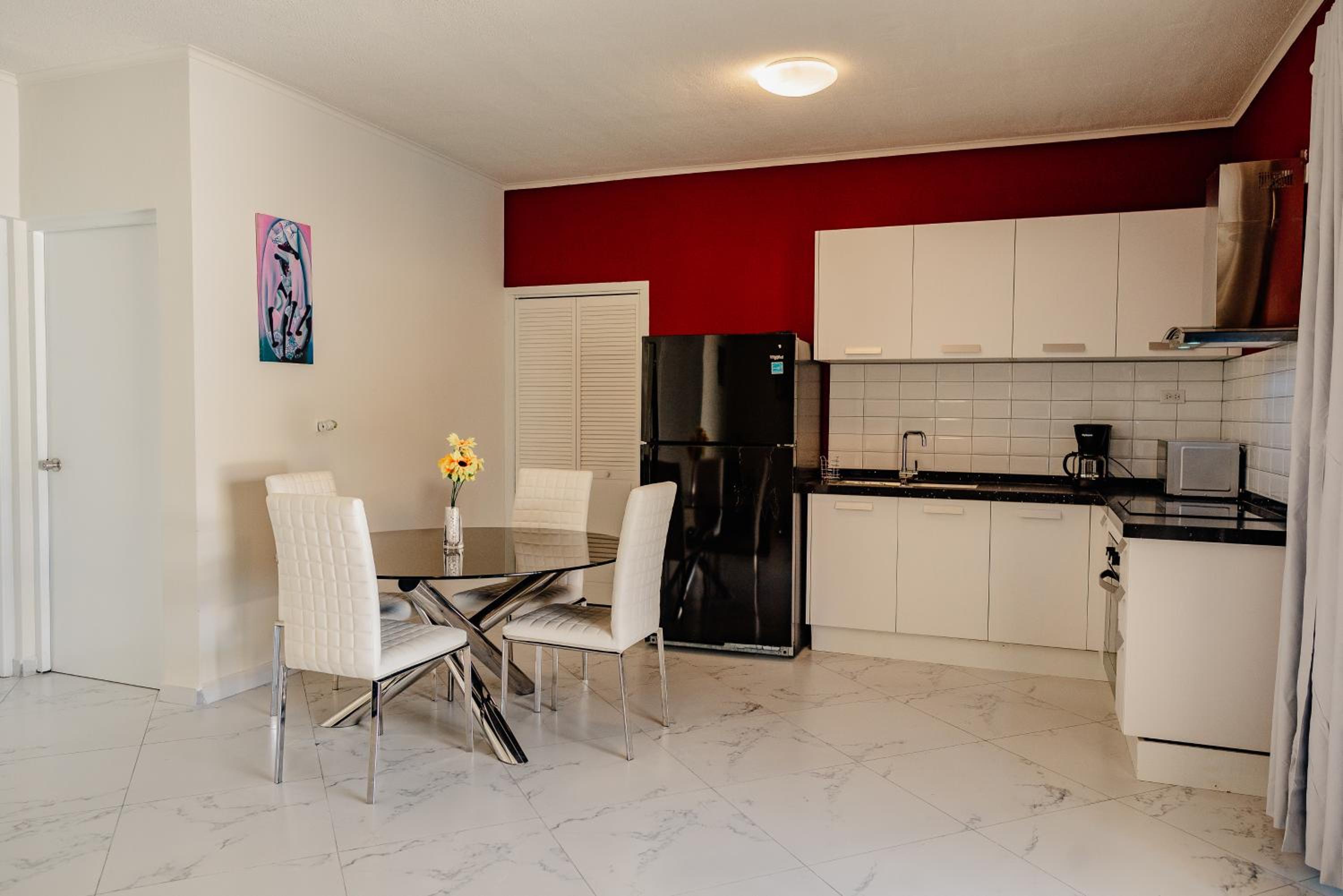 Best quality 2-bedroom apartment 2 km from Eagle beach view 4