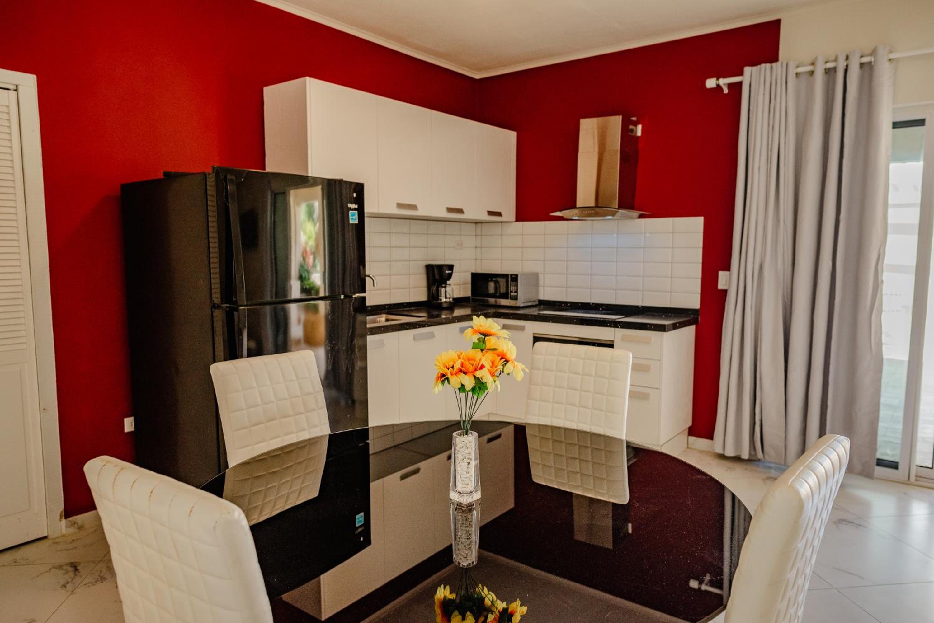 Best quality 2-bedroom apartment 2 km from Eagle beach view 5