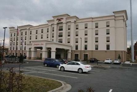 Hotel Hampton Inn Hickory - Image 1