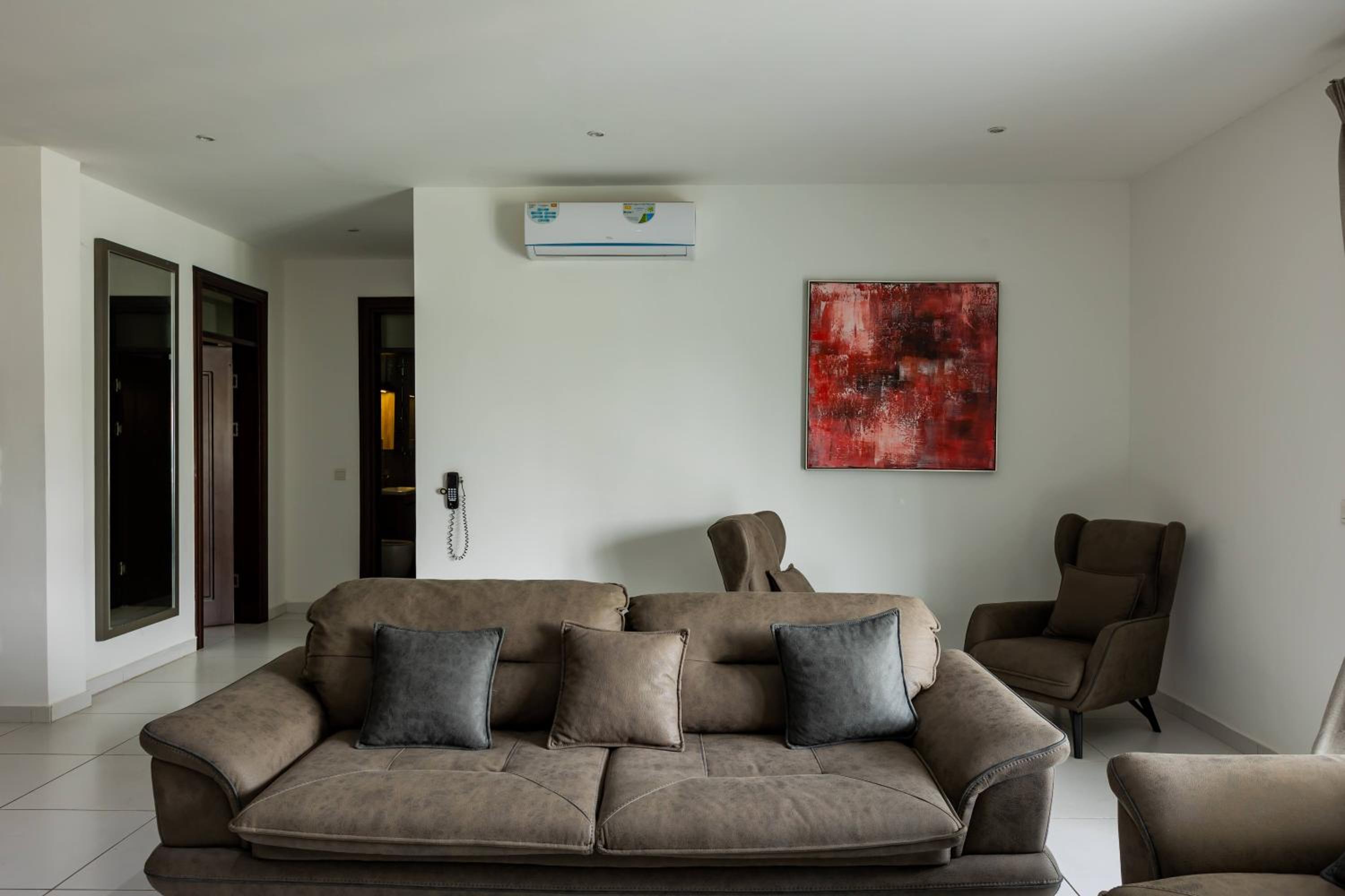 Accra Fine Suites - Henrietta's Residences view 3