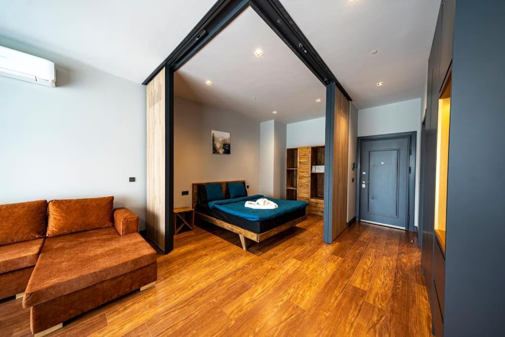 Classy, quality furnished residence, 7-24 security BNS27