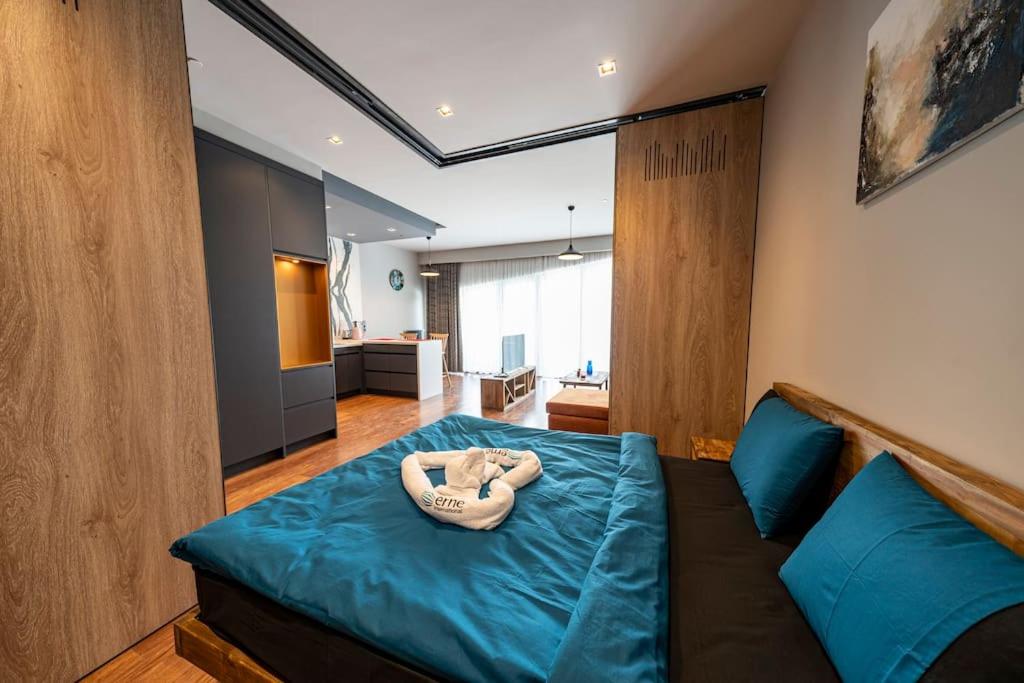 Classy, quality furnished residence, 7-24 security BNS27