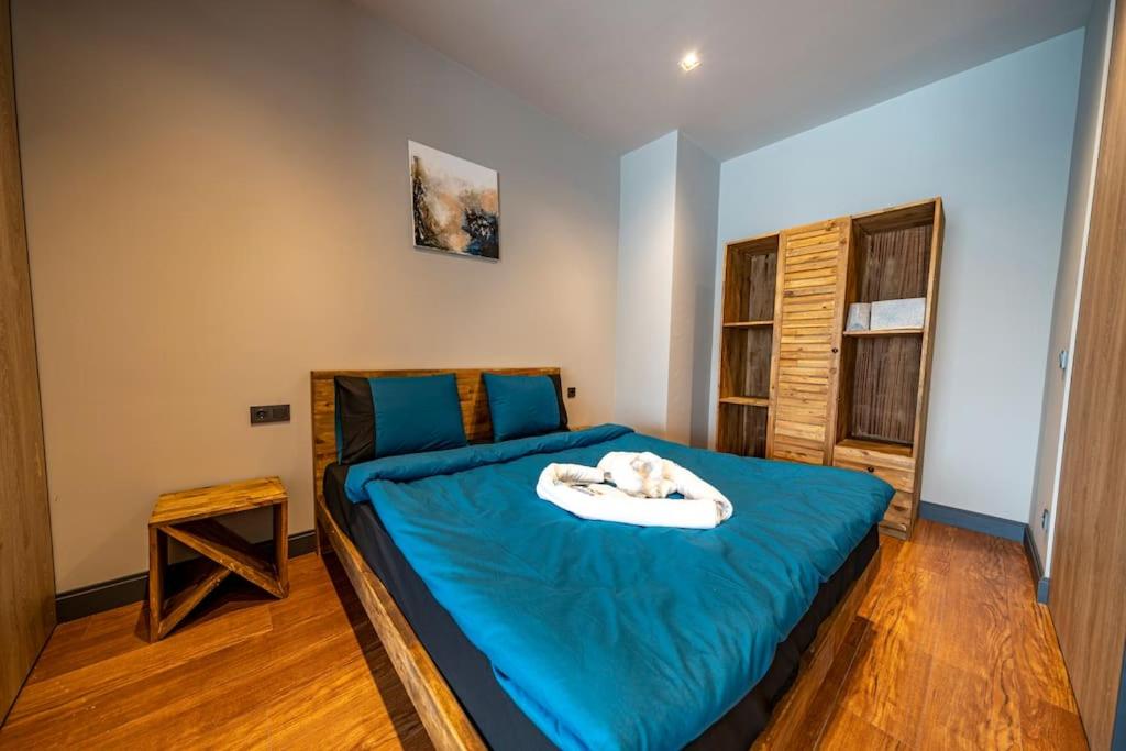 Classy, quality furnished residence, 7-24 security BNS27