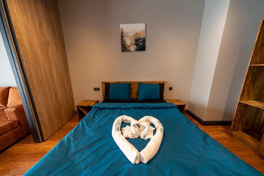 Classy, quality furnished residence, 7-24 security BNS27