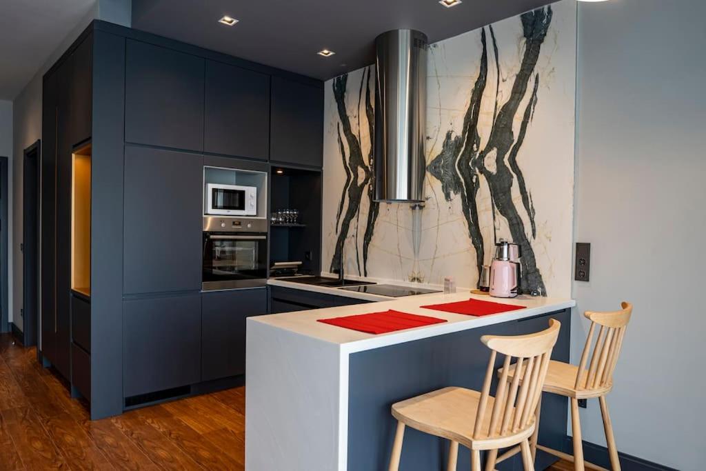 Classy, quality furnished residence, 7-24 security BNS27