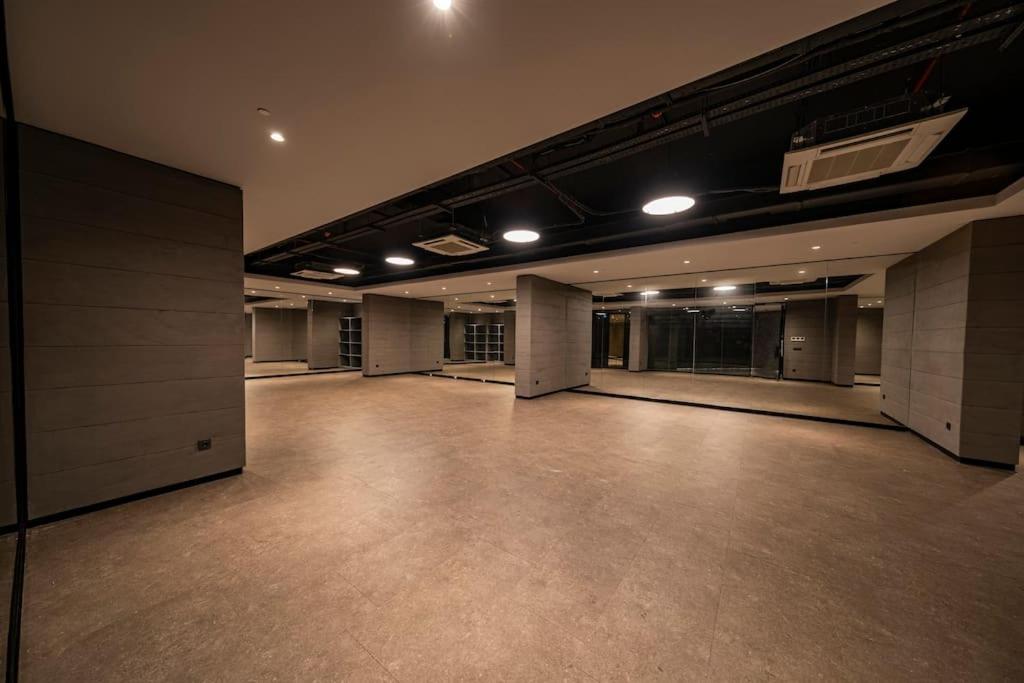 Classy, quality furnished residence, 7-24 security BNS27