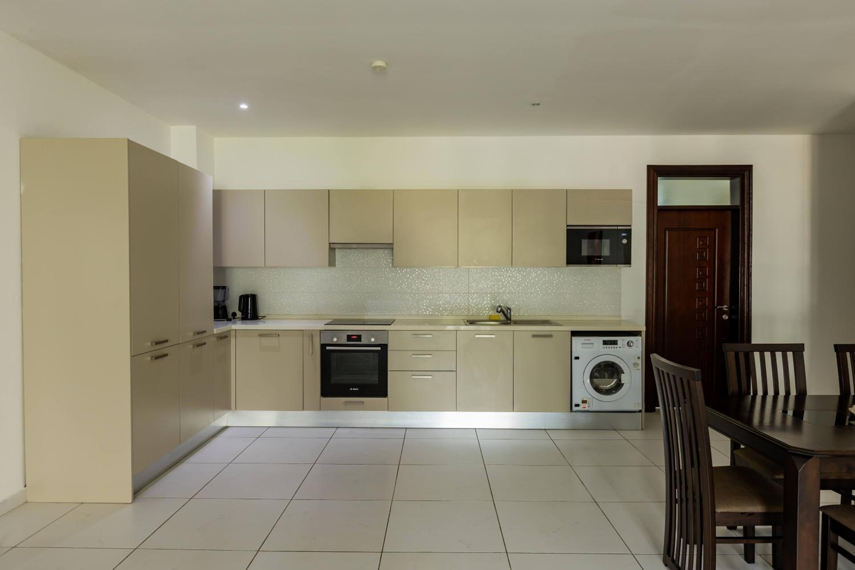 Accra Fine Suites - Henrietta's Residences view 5
