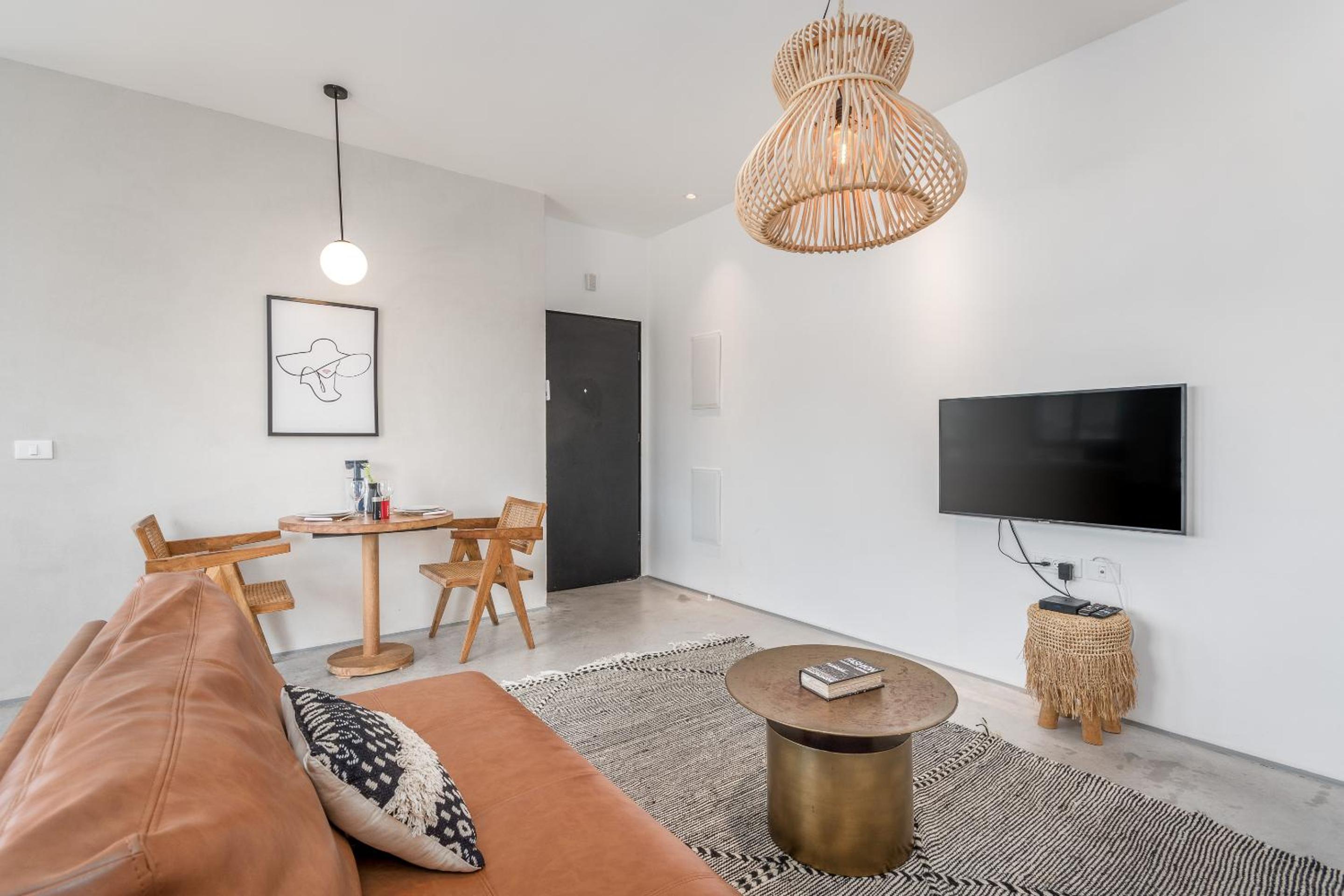 Trendy apartment next to Levinsky market view 2