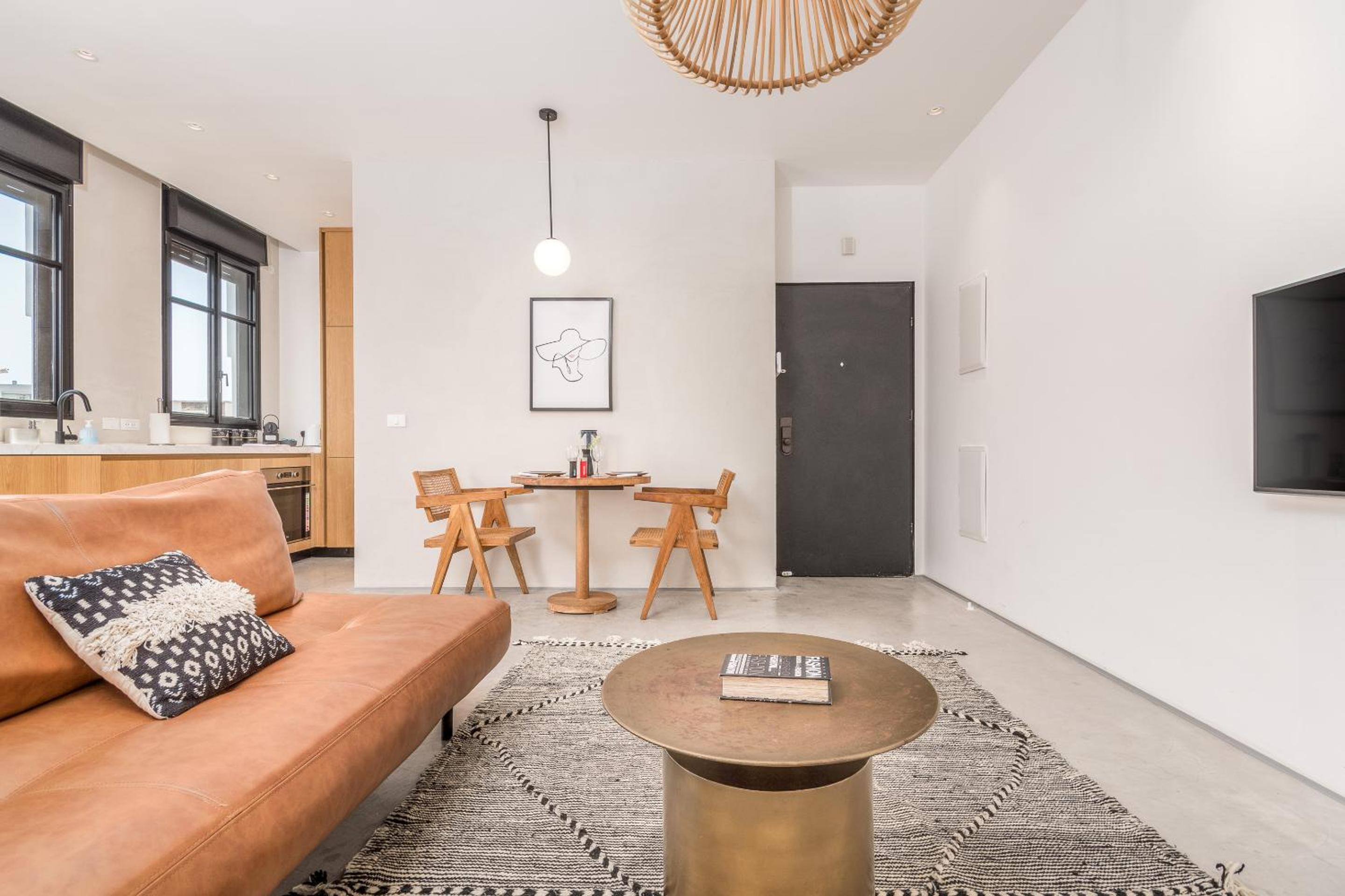Trendy apartment next to Levinsky market view 3